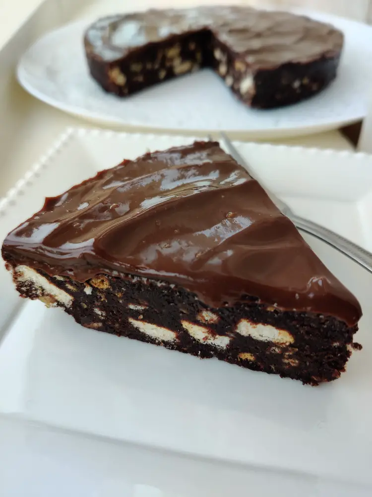 Small Batch No-Bake Chocolate Biscuit Cake