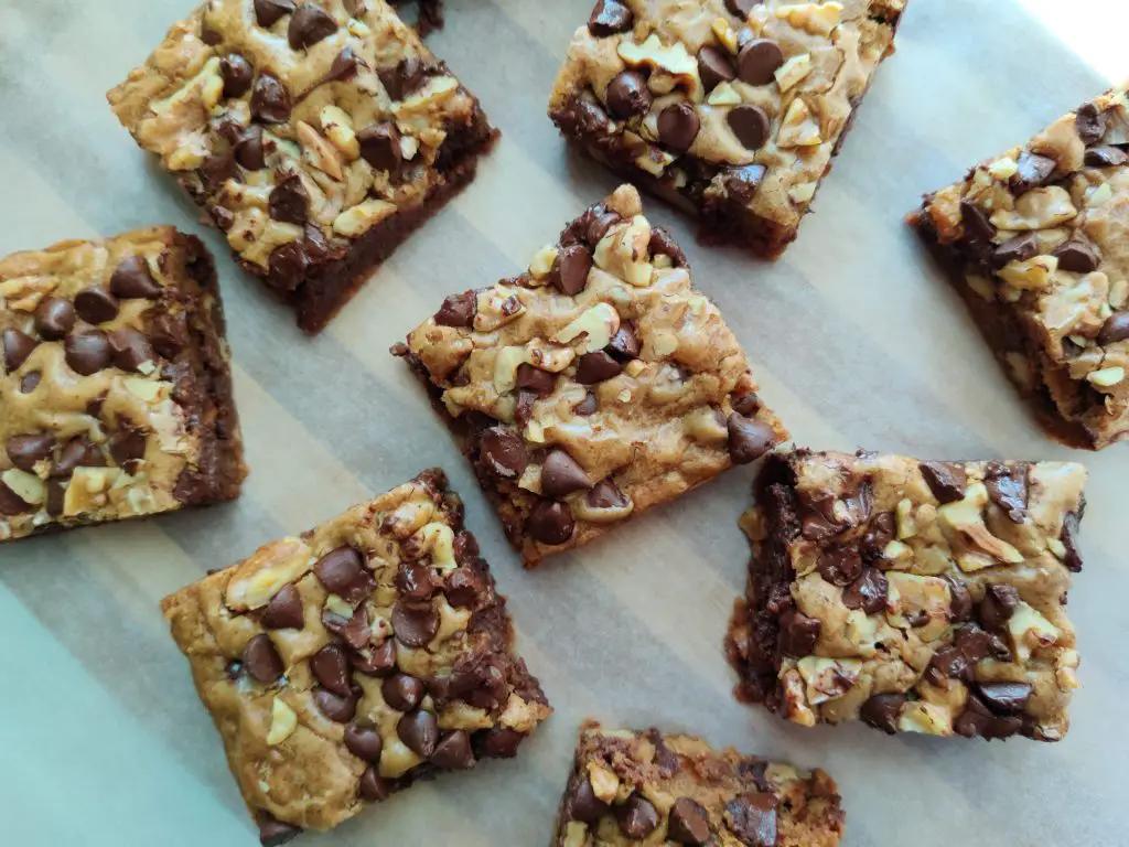 chocolate chip walnut blondies