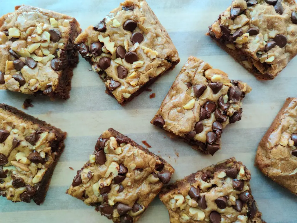 chocolate chip walnut blondies