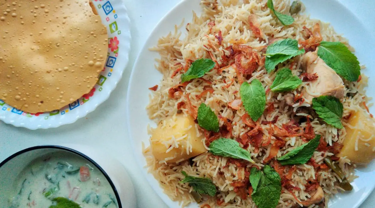 The Best Pakistani-Style Chicken Yakhni Pulao (Easy Recipe)