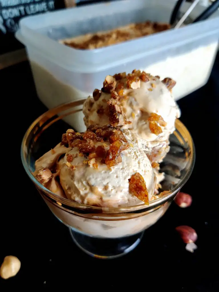 dulce de leche icecream with hazelnut caramel crunch
